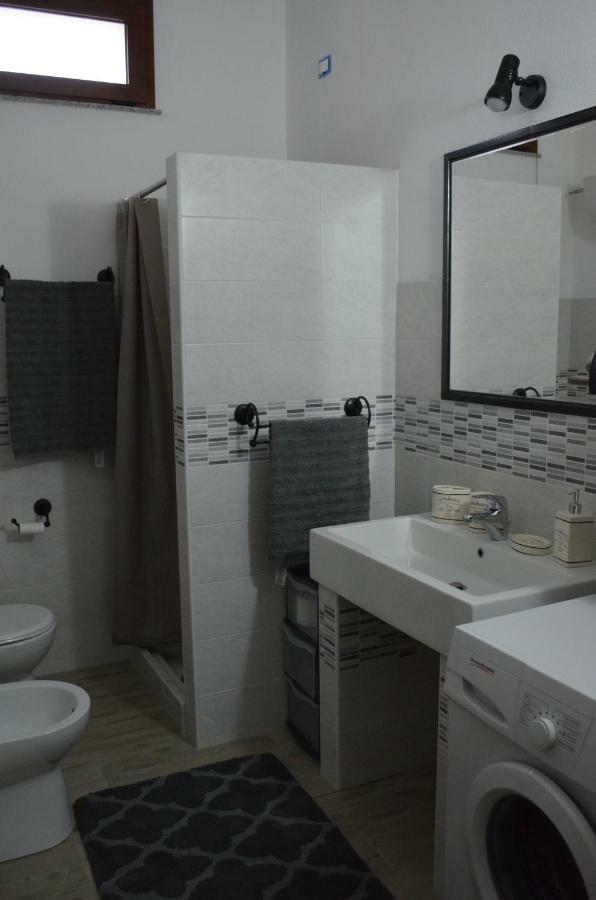 Appartamento Vacanza Da Luisa San Giovanni Suergiu Bagian luar foto